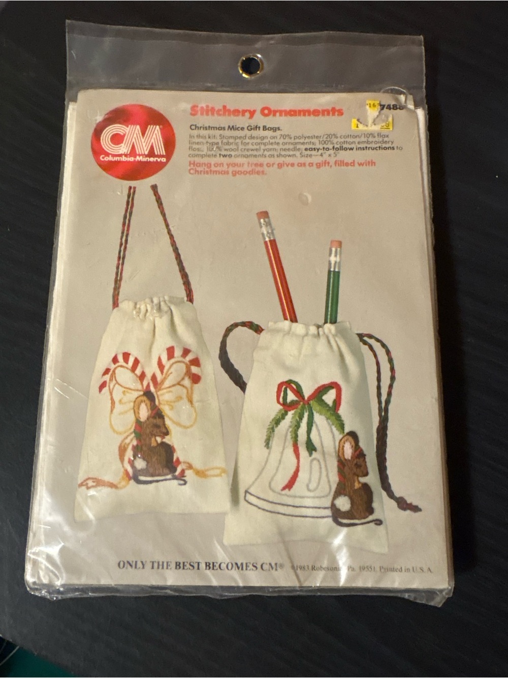 Columbia-Minerva Stitchery Ornaments 16-7488 Christmas Embroidery Gift Bags